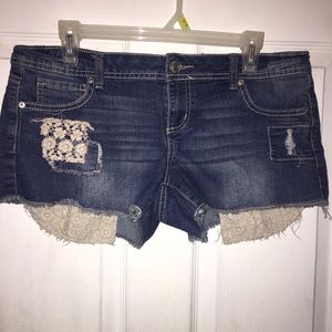 Jean Shorts• lace floral pockets
